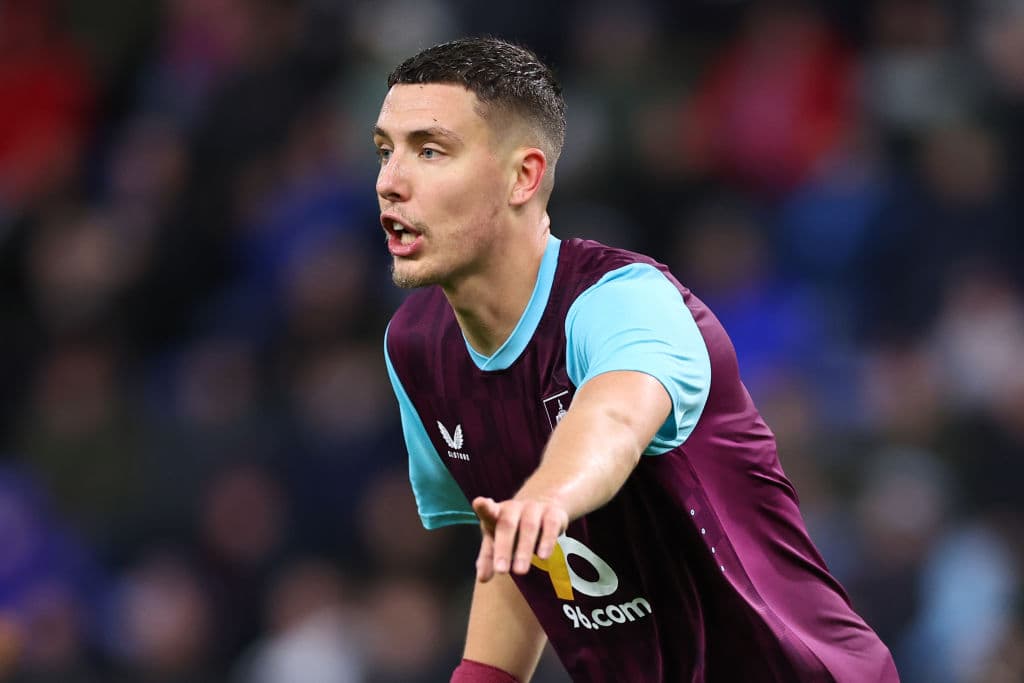 What if a player becomes unavailable in FPL?